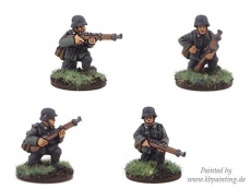 WWG006 - German Riflemen Kneeling